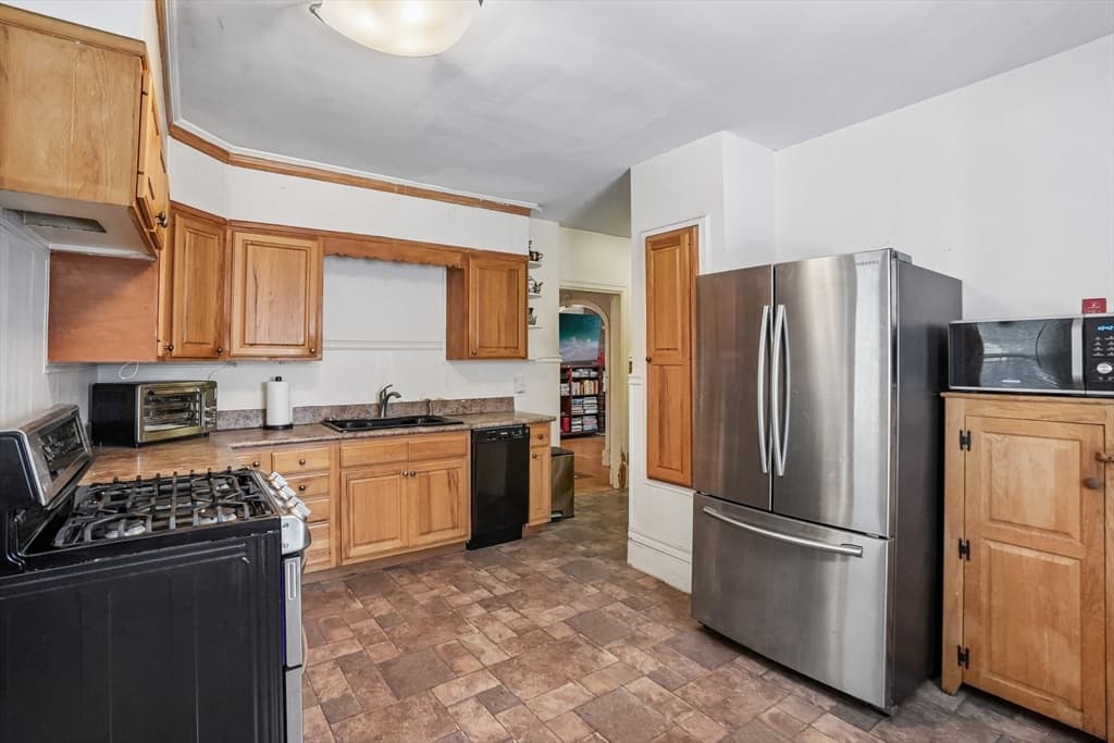 330 Primrose St, Haverhill MA 01830 photo 9