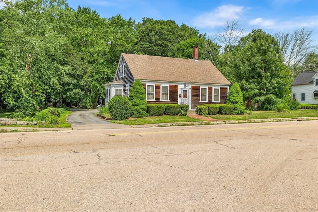 1313 Somerset Ave, Taunton MA 02780