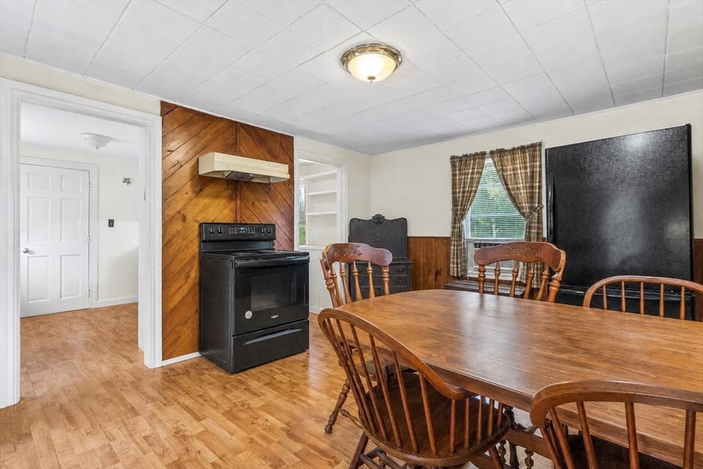 1313 Somerset Ave, Taunton MA 02780 photo 5