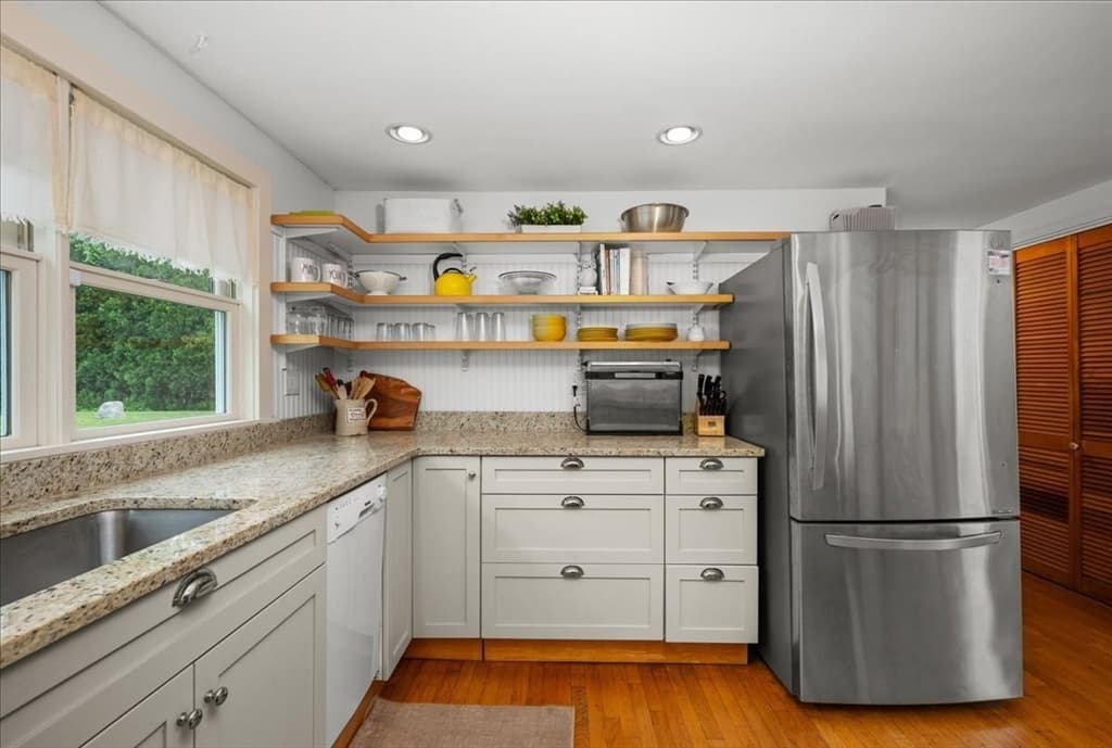 Single Family Residence at 2 Adams Dr, Brimfield MA 01010, photo 2 of 35
