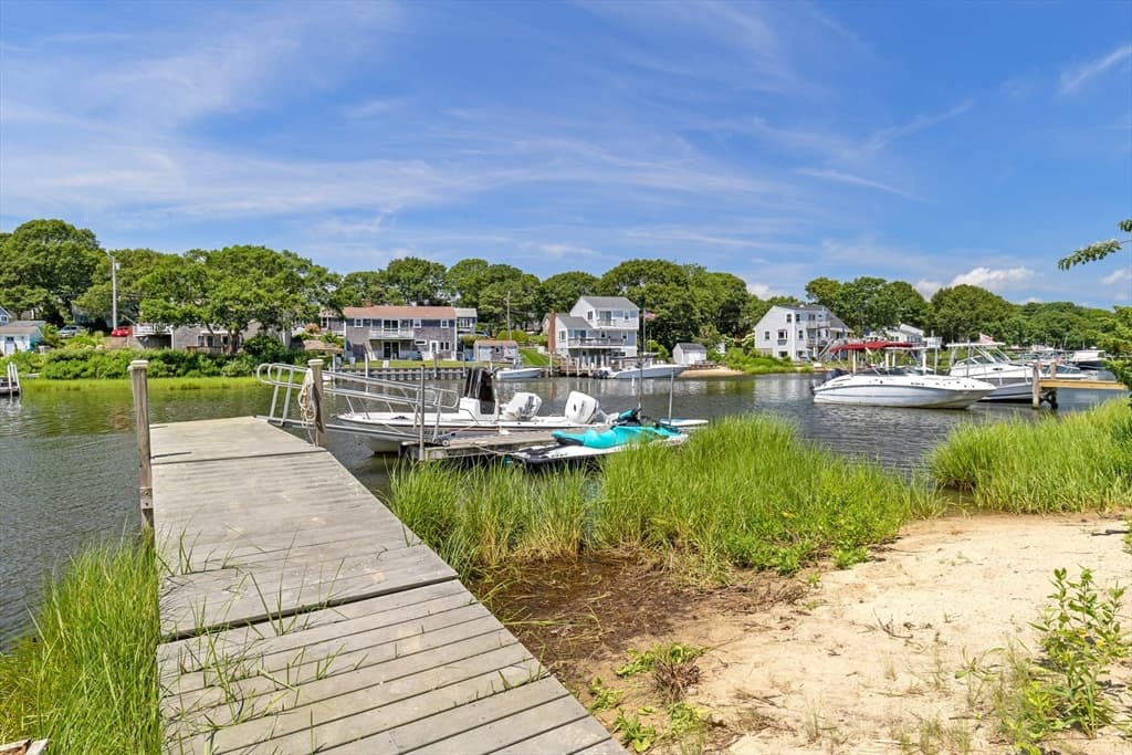 199 Edgewater Dr W, Falmouth MA 02536