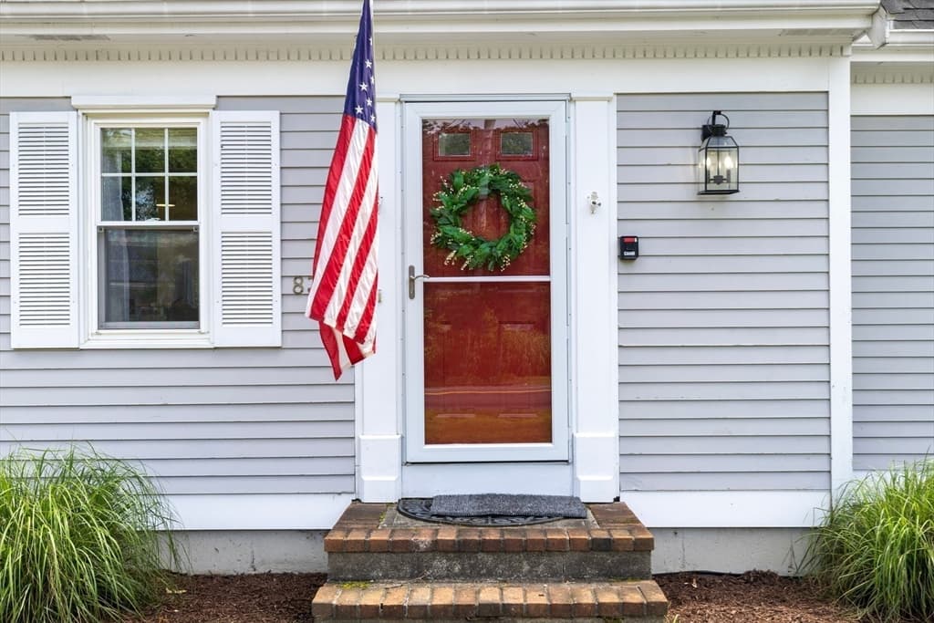 835 Old Barnstable, Falmouth MA 02536 photo 3