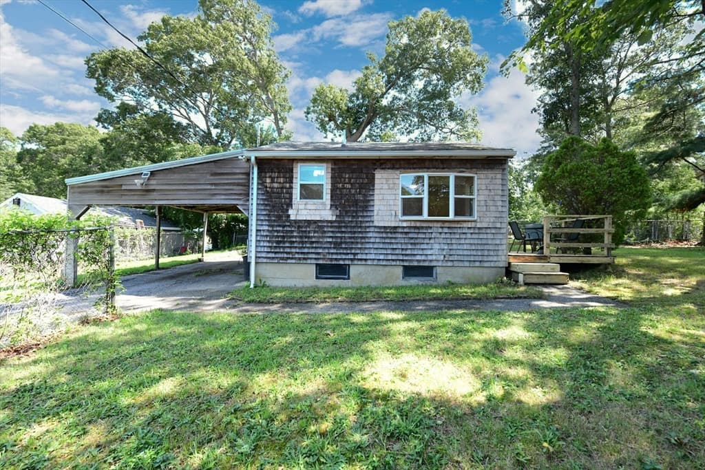 27 Lake Dr, Plymouth MA 02360