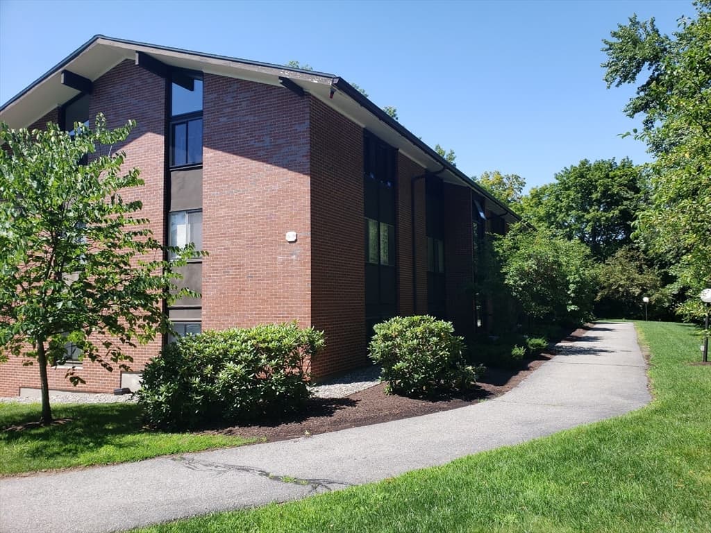 Condominium at 5 Longwood Drive # 205, Andover MA 01810, Andover, photo 2 of 20