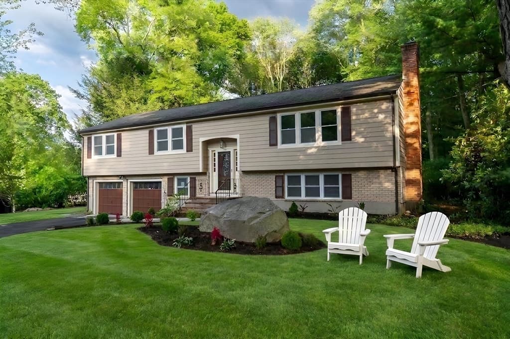 14 Travis Dr, Framingham MA 01702