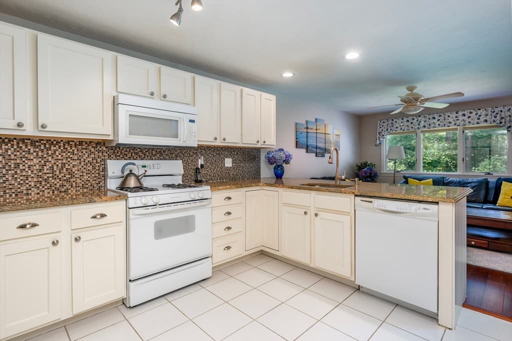 2 Mainsail Cir # 70, Mashpee MA 02649 photo 7
