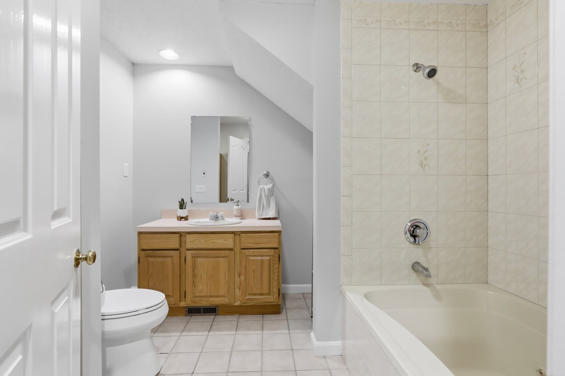 Condominium at 28 Carnation Cir # C, Reading MA 01867, photo 17 of 30
