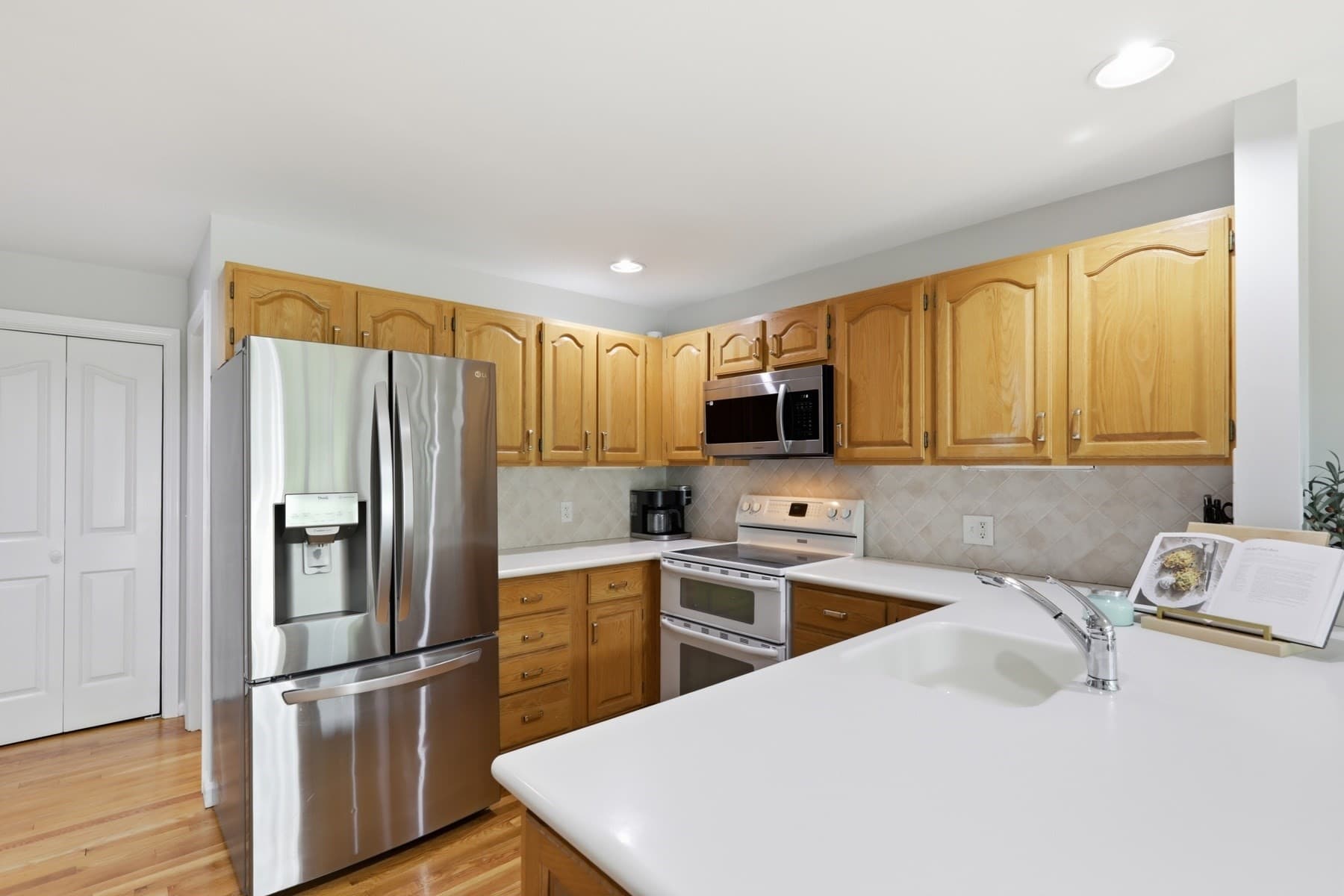 Condominium at 28 Carnation Cir # C, Reading MA 01867, photo 15 of 30