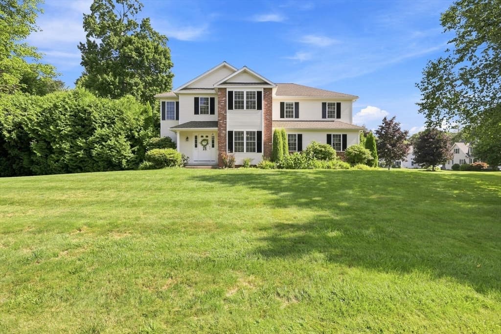 32 Waterford Dr, Westfield MA 01085