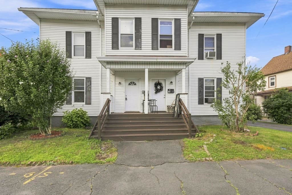 34 W School St, Westfield MA 01085