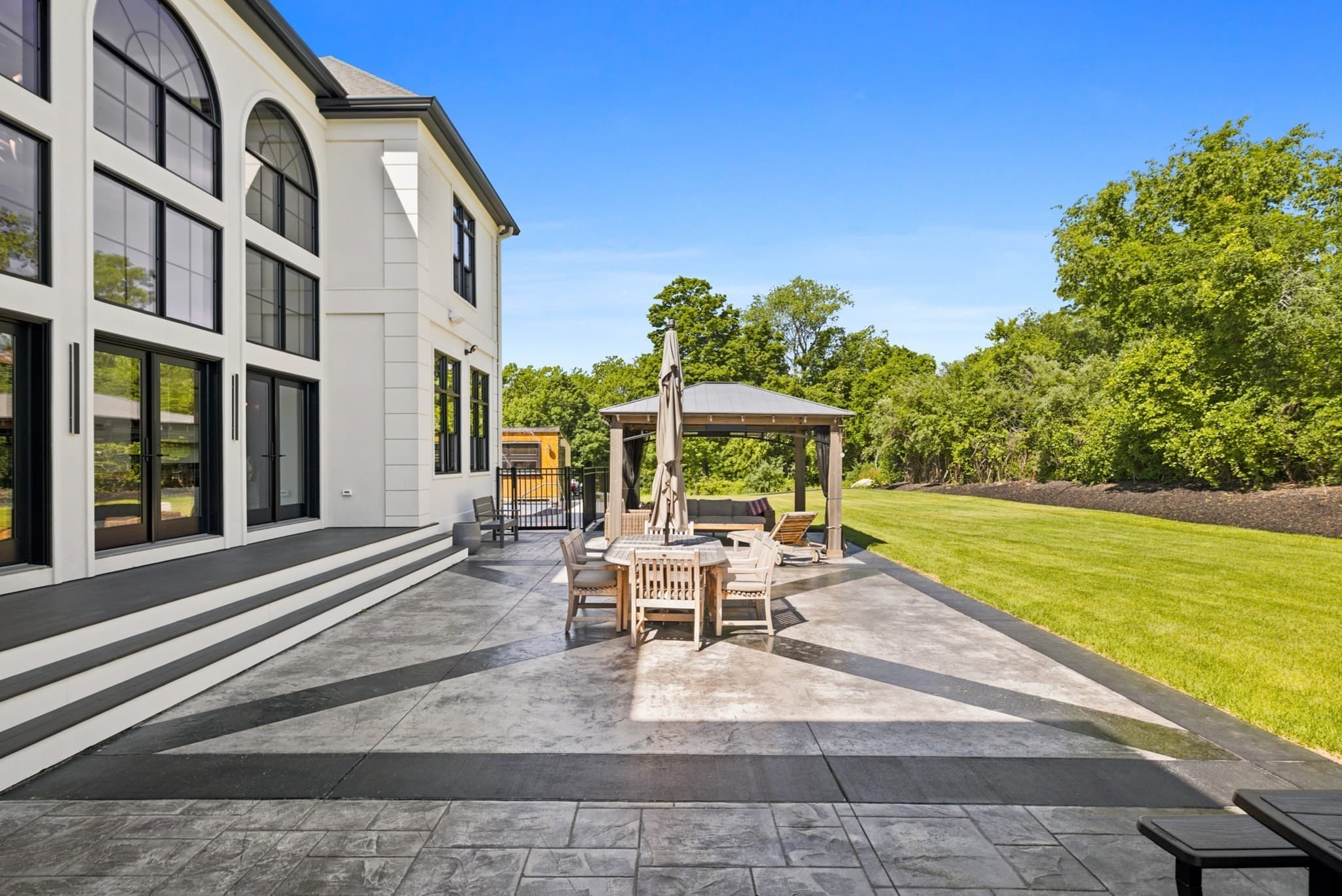 Single Family Residence at 19 Bridle Spur Ln, Danvers MA 01923, photo 6 of 42