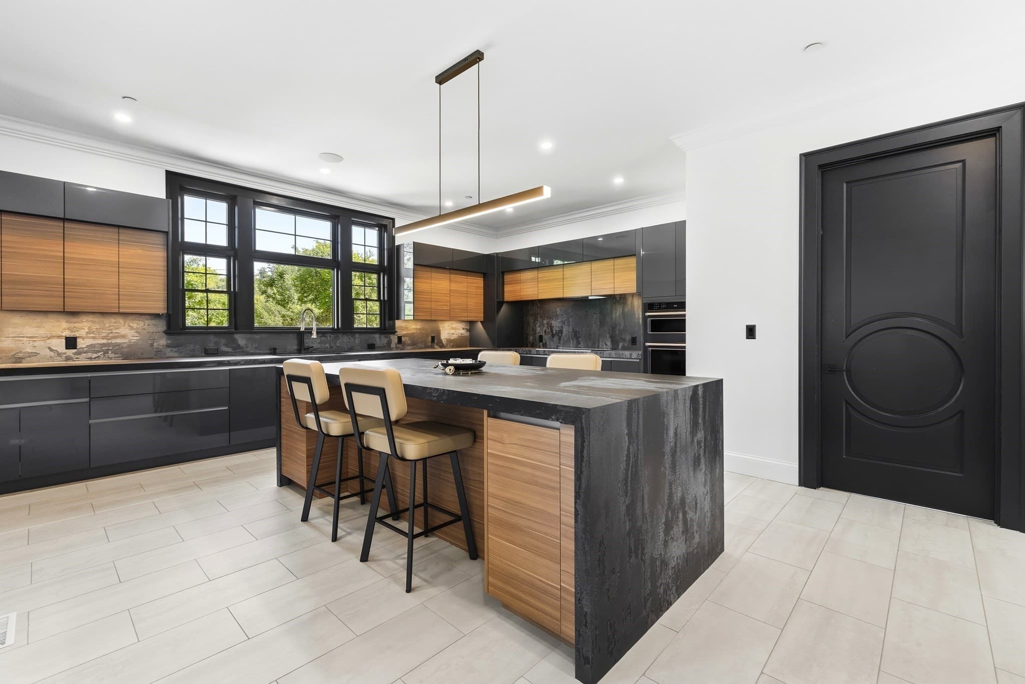 Single Family Residence at 19 Bridle Spur Ln, Danvers MA 01923, photo 7 of 42