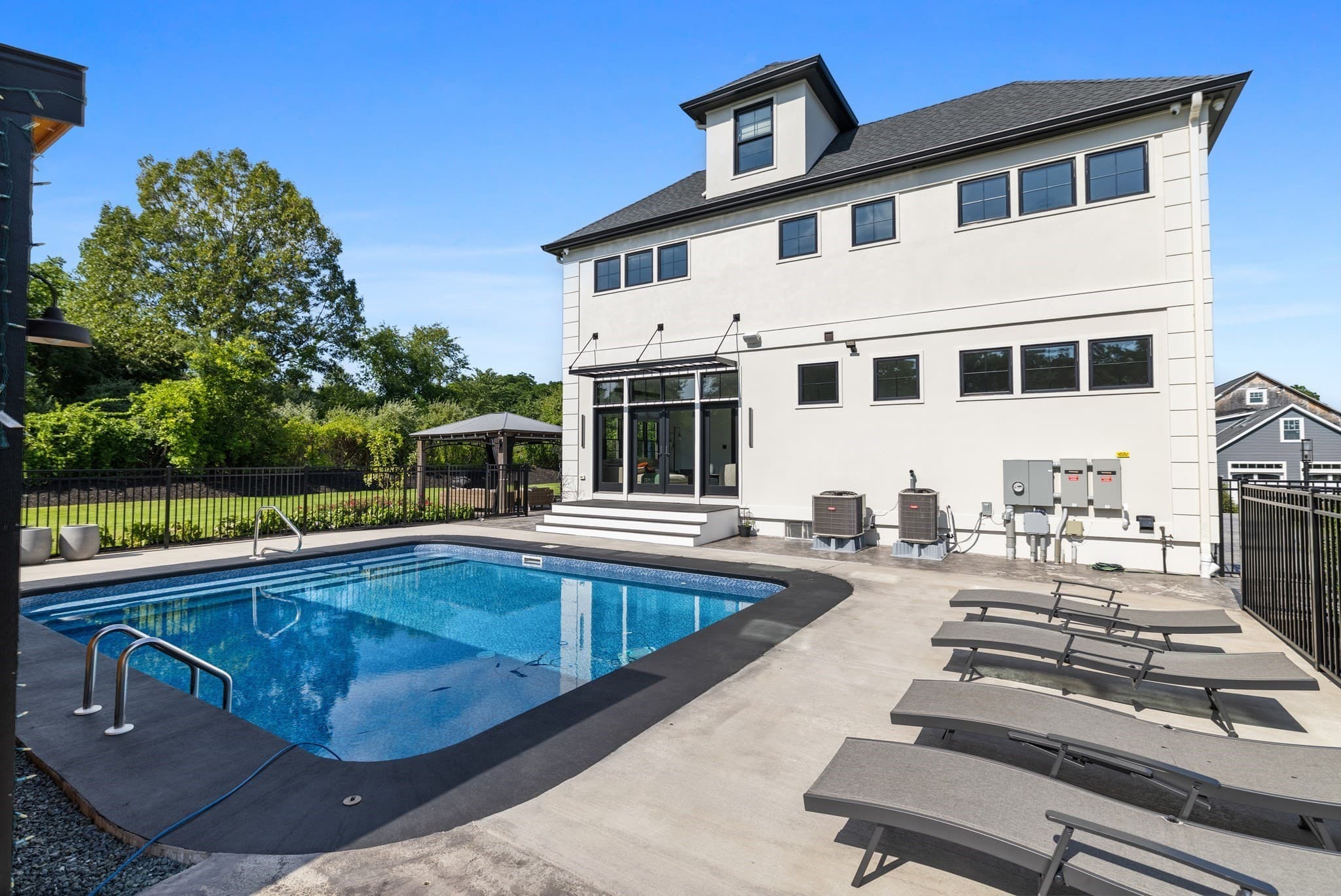 Single Family Residence at 19 Bridle Spur Ln, Danvers MA 01923, photo 4 of 42