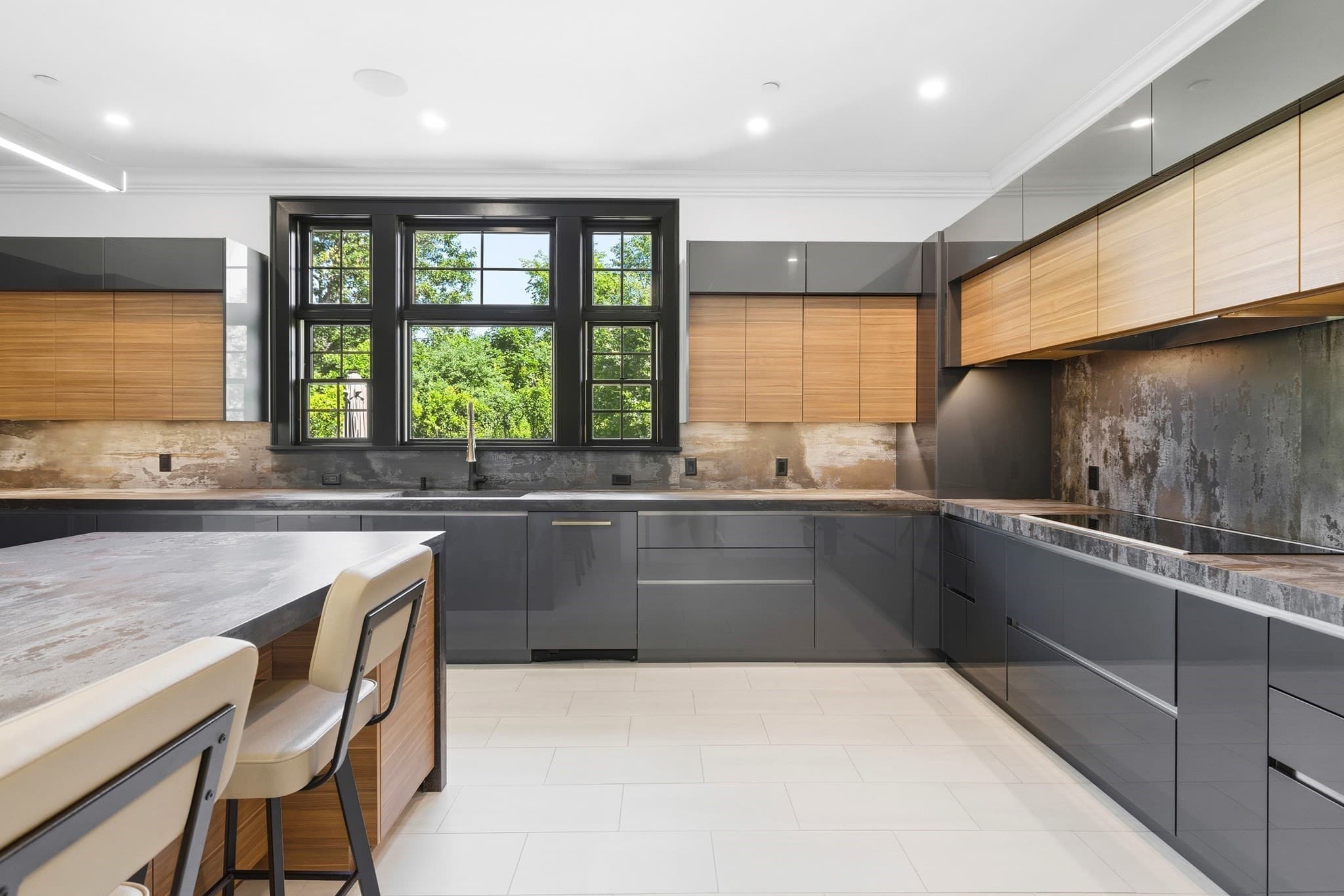 Single Family Residence at 19 Bridle Spur Ln, Danvers MA 01923, photo 8 of 42