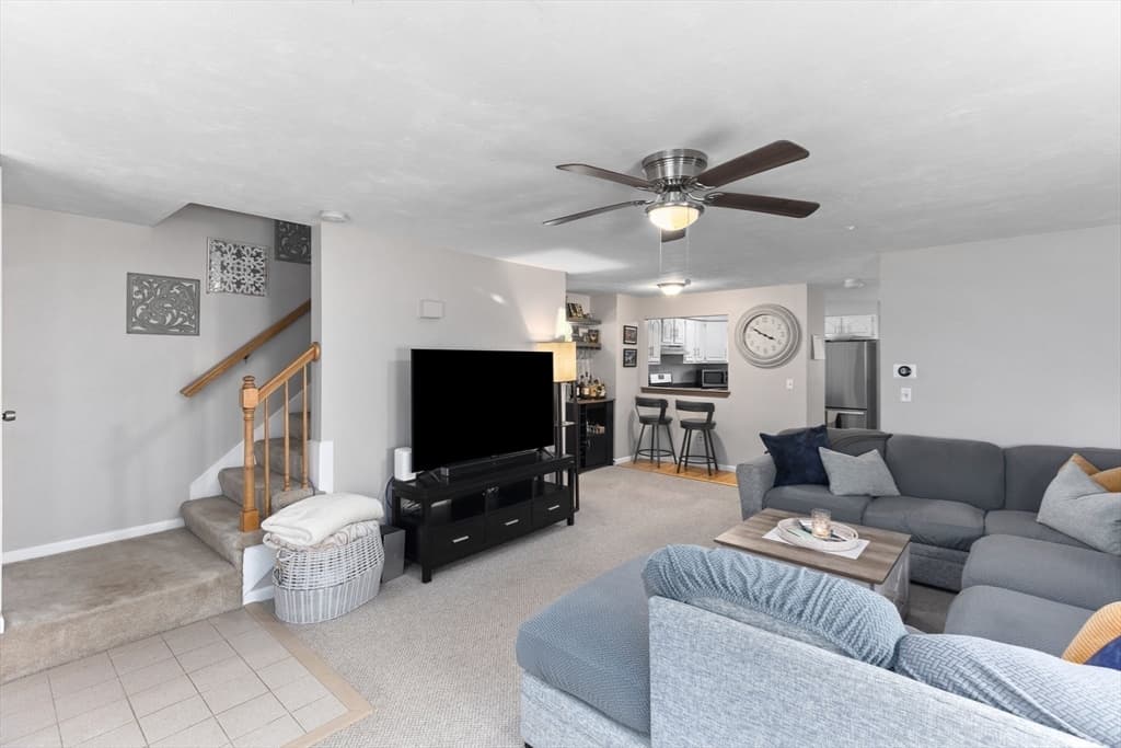 8 Spruce Tree Ln # 28, Norton MA 02766 photo 2