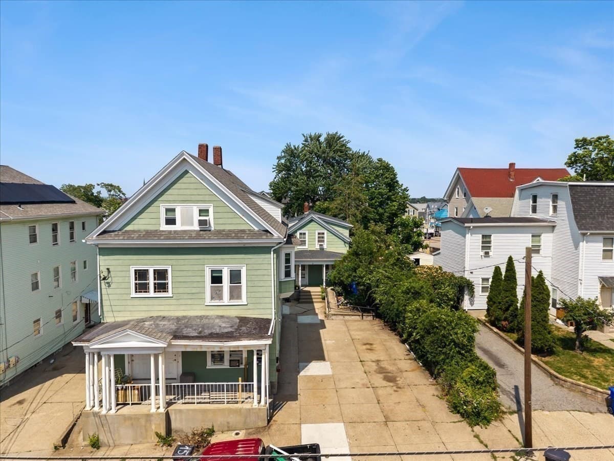 11 Sisson St, Pawtucket RI 02860