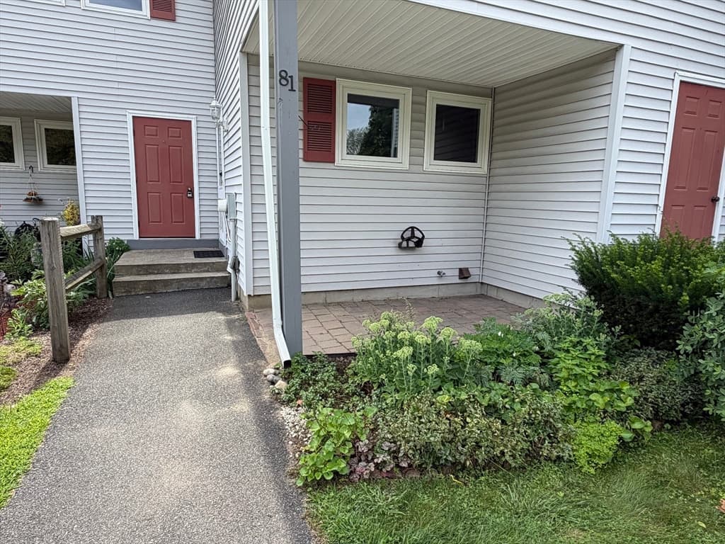 81 Briar Way # 81, Greenfield MA 01301 photo 4