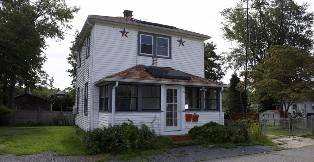 28 Crane Street, Swansea MA 02777