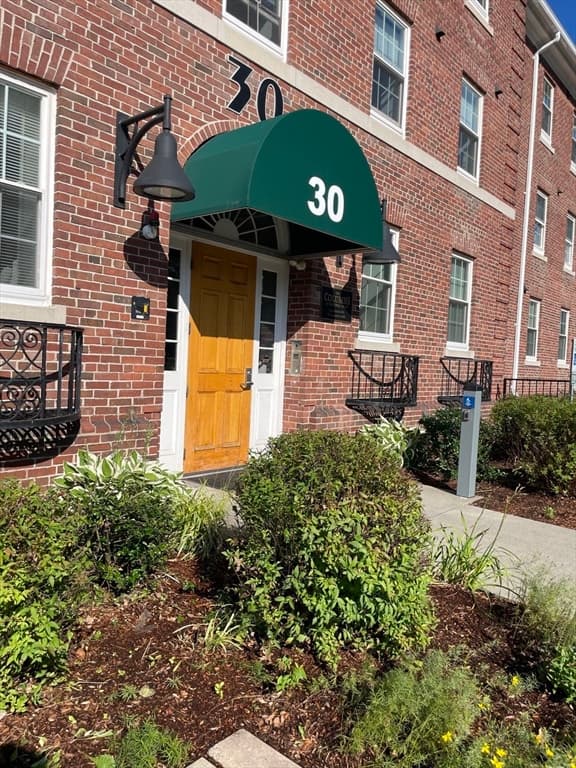 30 Village Hill Rd # 304, Northampton MA 01060