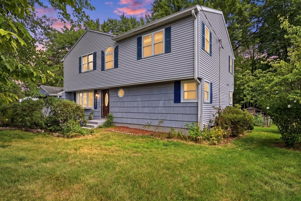 160 East St, South Hadley MA 01075 photo 4