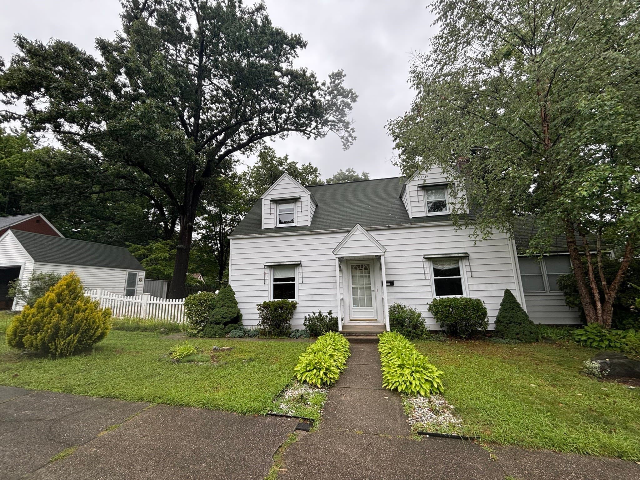 137 Appleton St, Springfield MA 01108