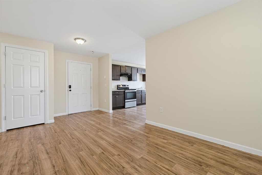 4 Family at 32 North St, Warren MA 01083, Warren, photo 7 of 10