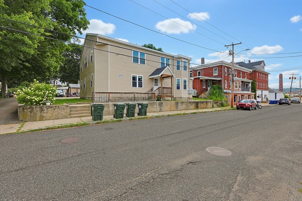 4 Family at 32 North St, Warren MA 01083, Warren, photo 3 of 10