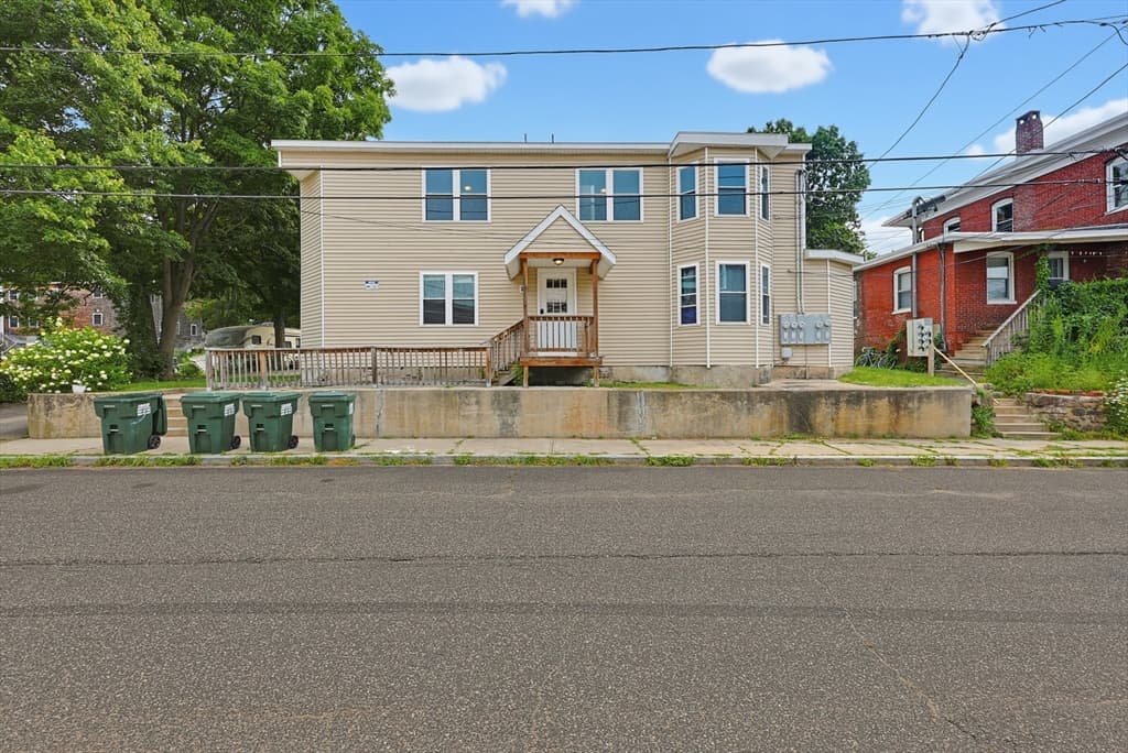 32 North St, Warren MA 01083