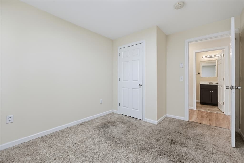 4 Family at 32 North St, Warren MA 01083, Warren, photo 9 of 10