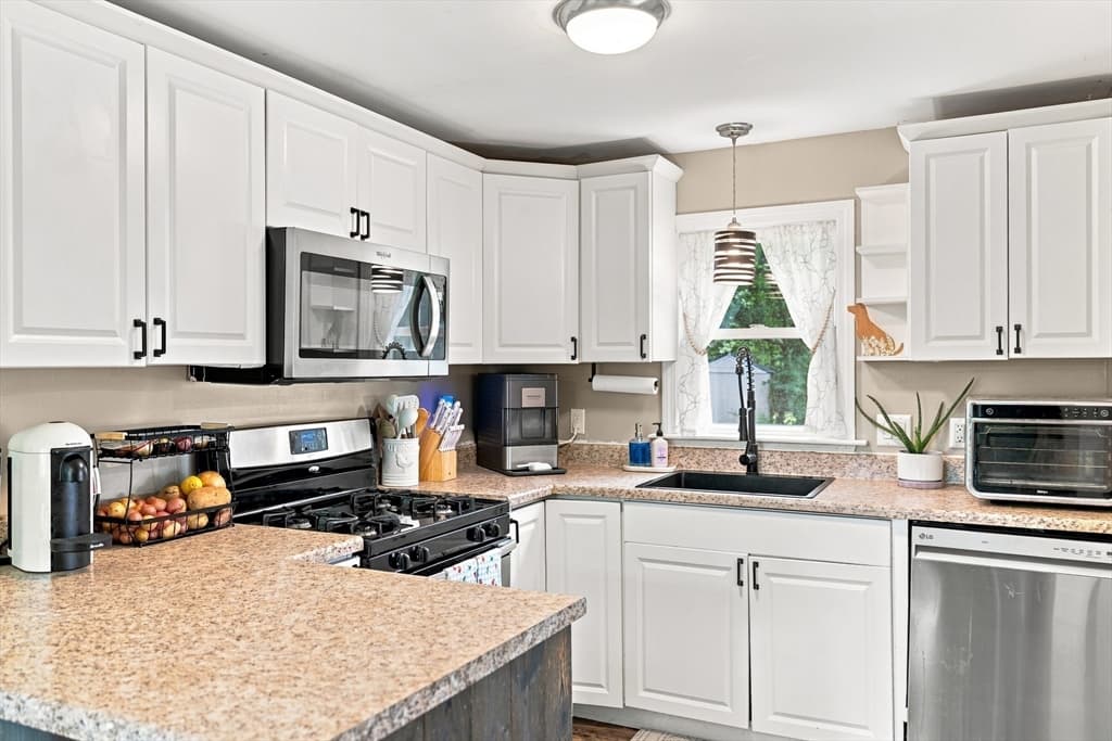 40 Lake Shore Dr, Middleboro MA 02346 photo 9