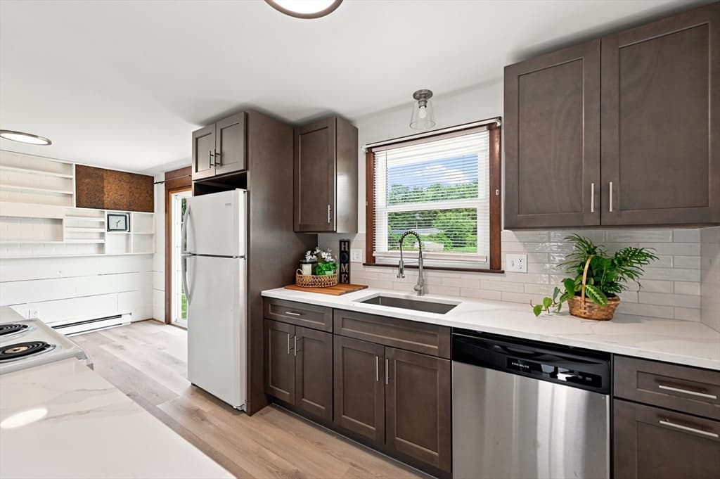 15 Peterson Cir, Agawam MA 01030 photo 6