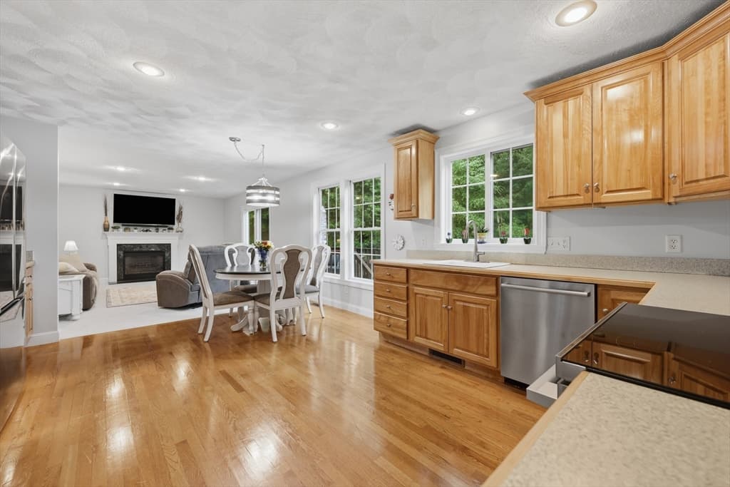 21 Olde Taverne Ln, Amesbury MA 01913 photo 13
