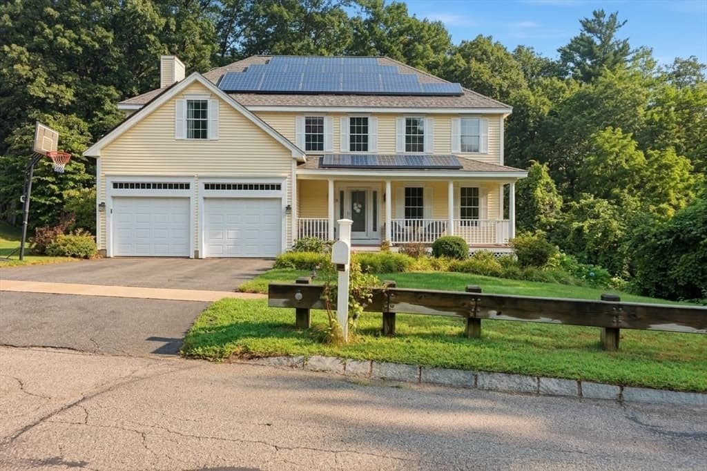 21 Olde Taverne Ln, Amesbury MA 01913