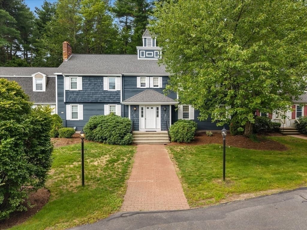 28 Camelot Ct # 28, Stoughton MA 02072