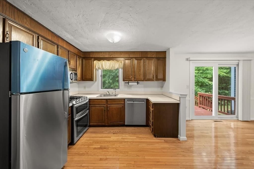 28 Camelot Ct # 28, Stoughton MA 02072 photo 5