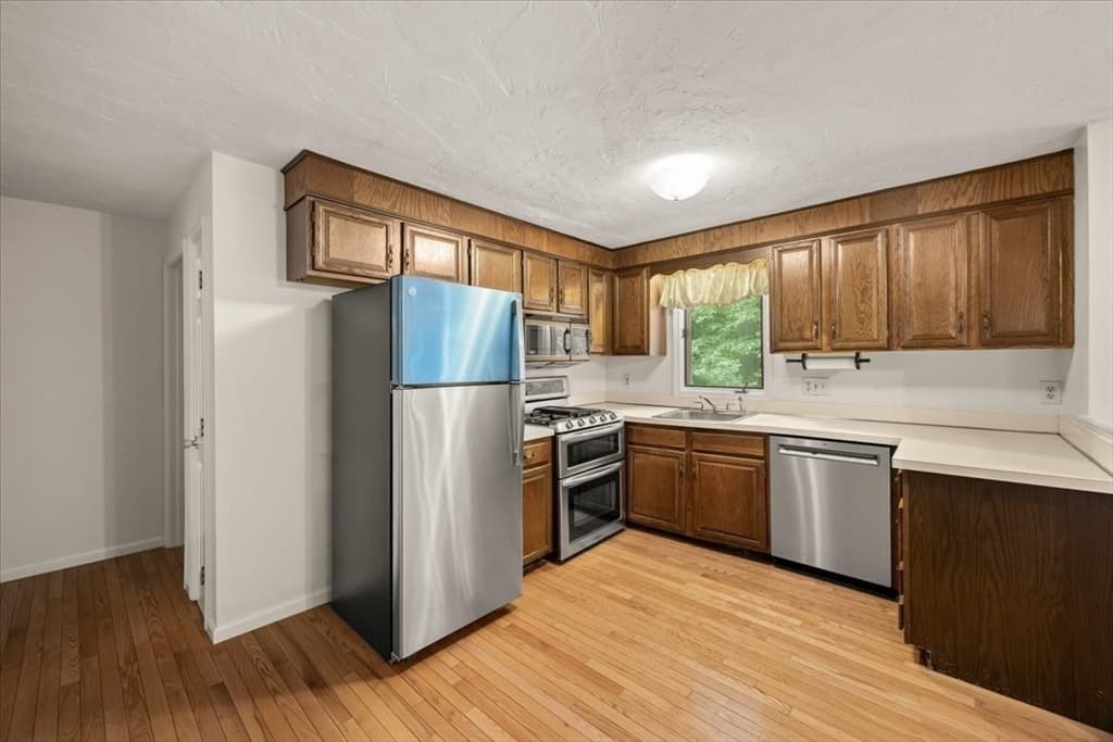 28 Camelot Ct # 28, Stoughton MA 02072 photo 4