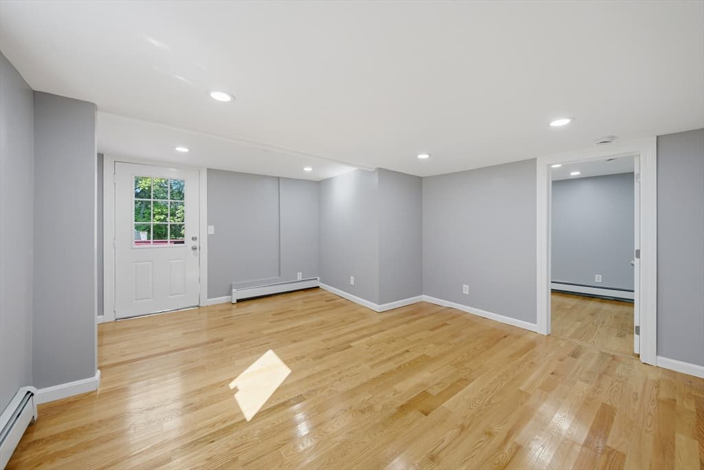 8 Hawkins St, Worcester MA 01604 photo 6