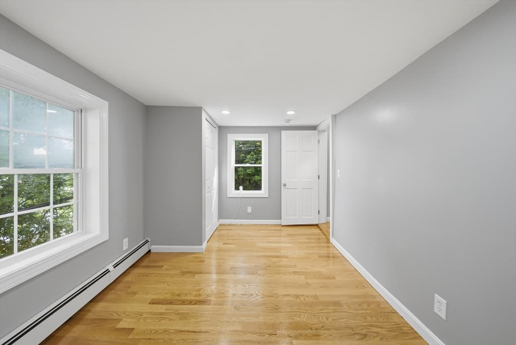 8 Hawkins St, Worcester MA 01604 photo 9