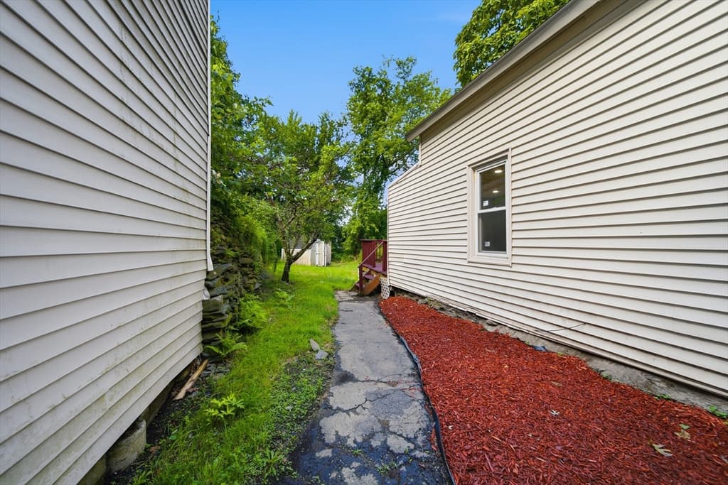 8 Hawkins St, Worcester MA 01604 photo 15