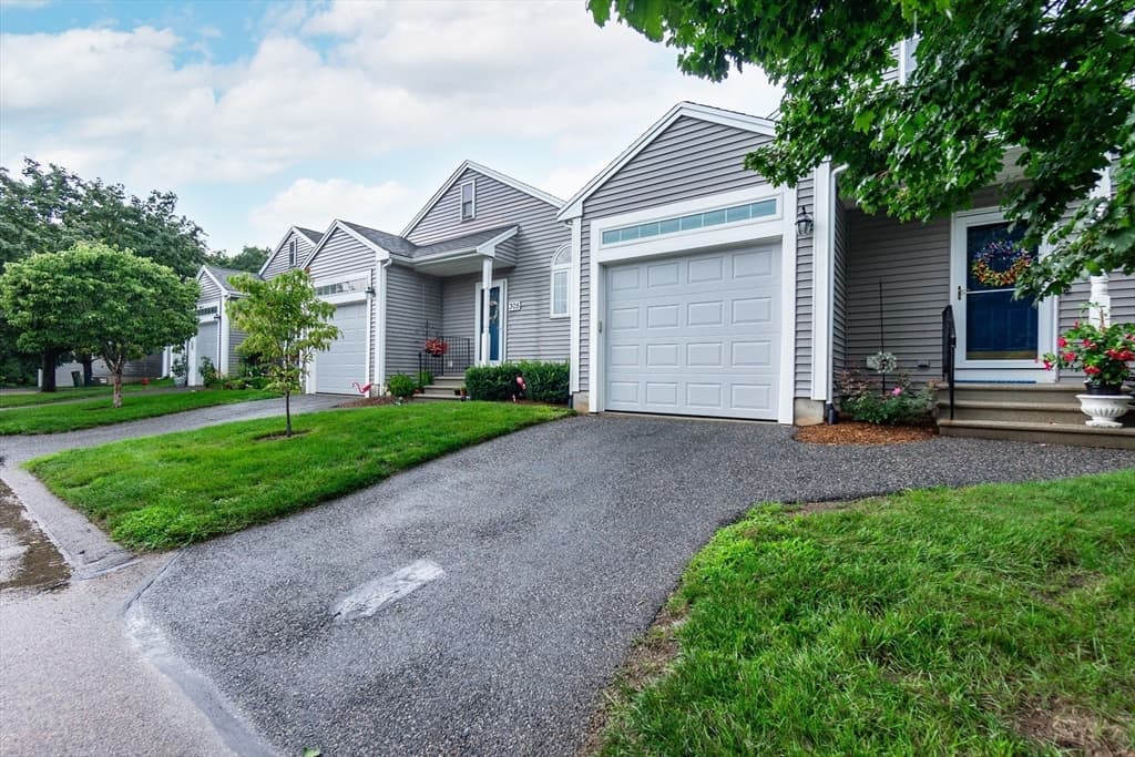 304 Village Ln # 304, Bellingham MA 02019 photo 2