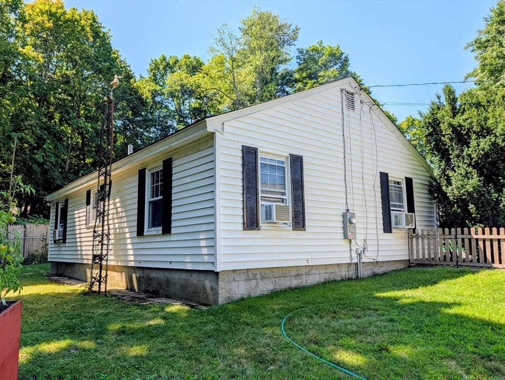 23 Wilderwood Ave, Leominster MA 01453 photo 2