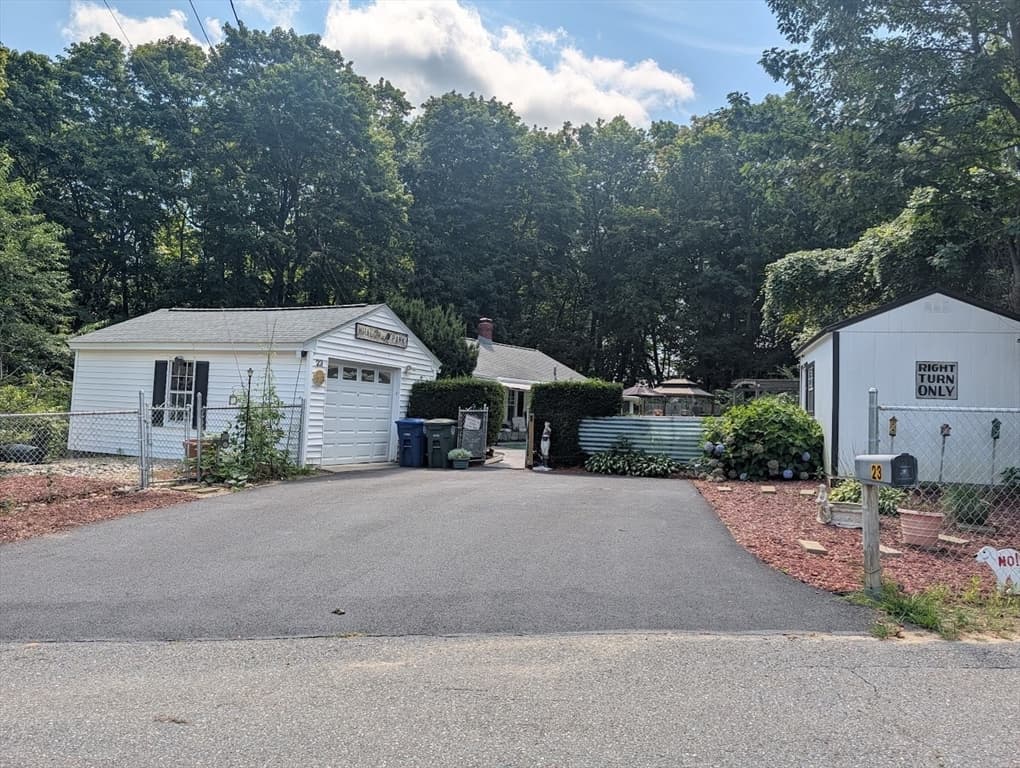 23 Wilderwood Ave, Leominster MA 01453