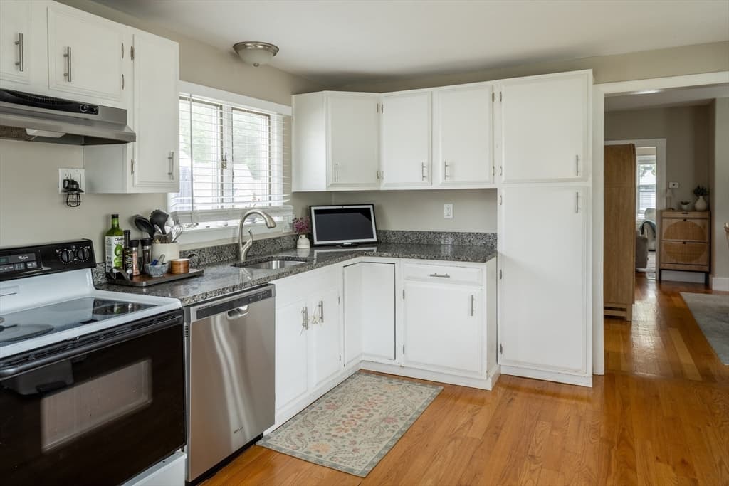 101 Bartholomew St, Peabody MA 01960 photo 4