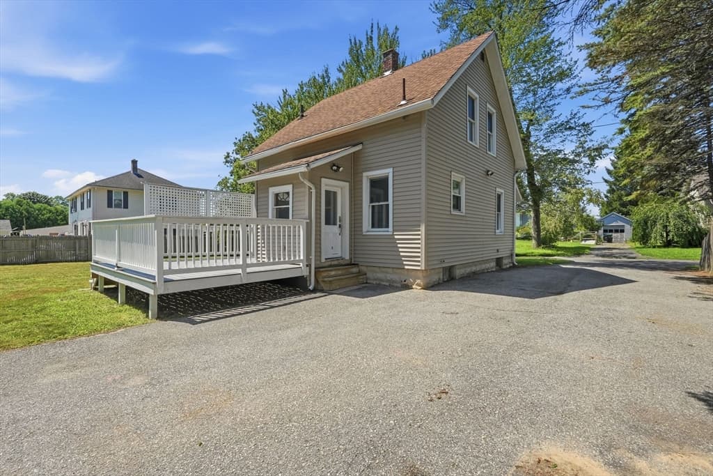 33 Baltimore Ave, Chicopee MA 01020 photo 3