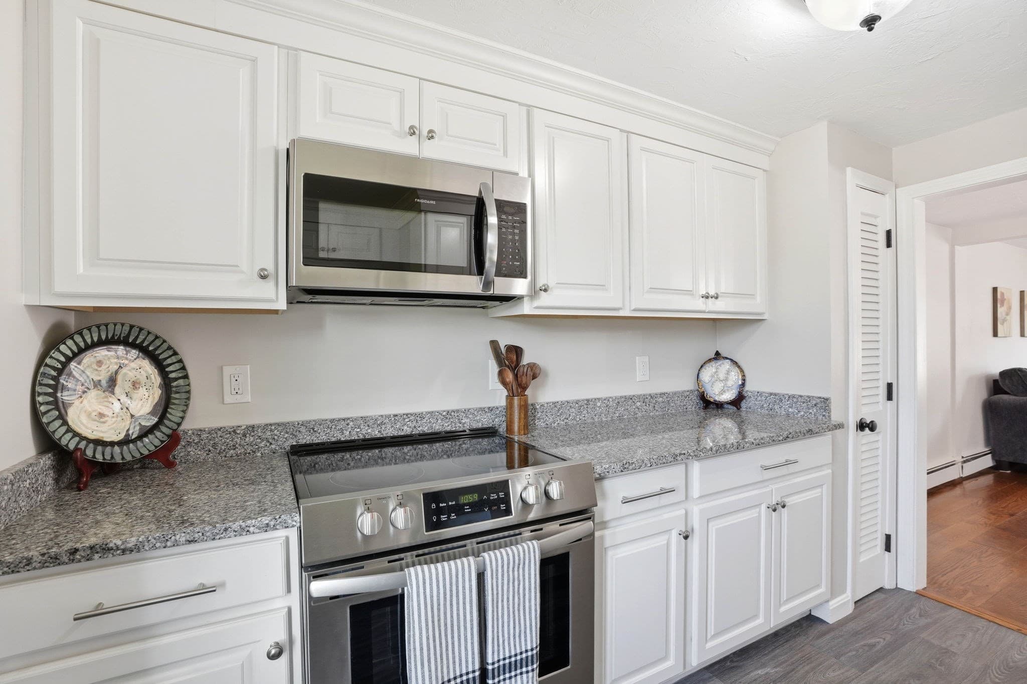 Condominium at 848 Plain St # 32, Marshfield MA 02050, Marshfield, photo 5 of 40