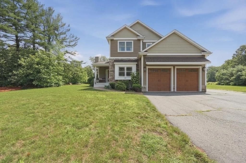 223 Tiffany St, Attleboro MA 02703 photo 2