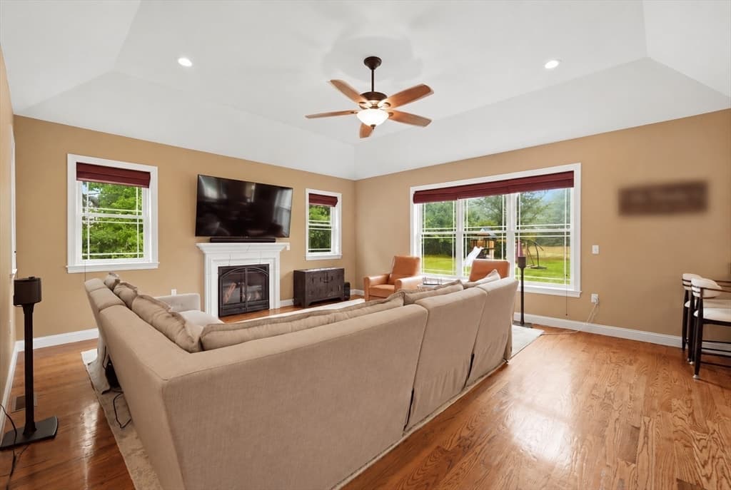 223 Tiffany St, Attleboro MA 02703 photo 12