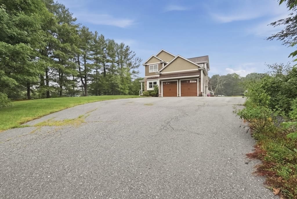 223 Tiffany St, Attleboro MA 02703 photo 3