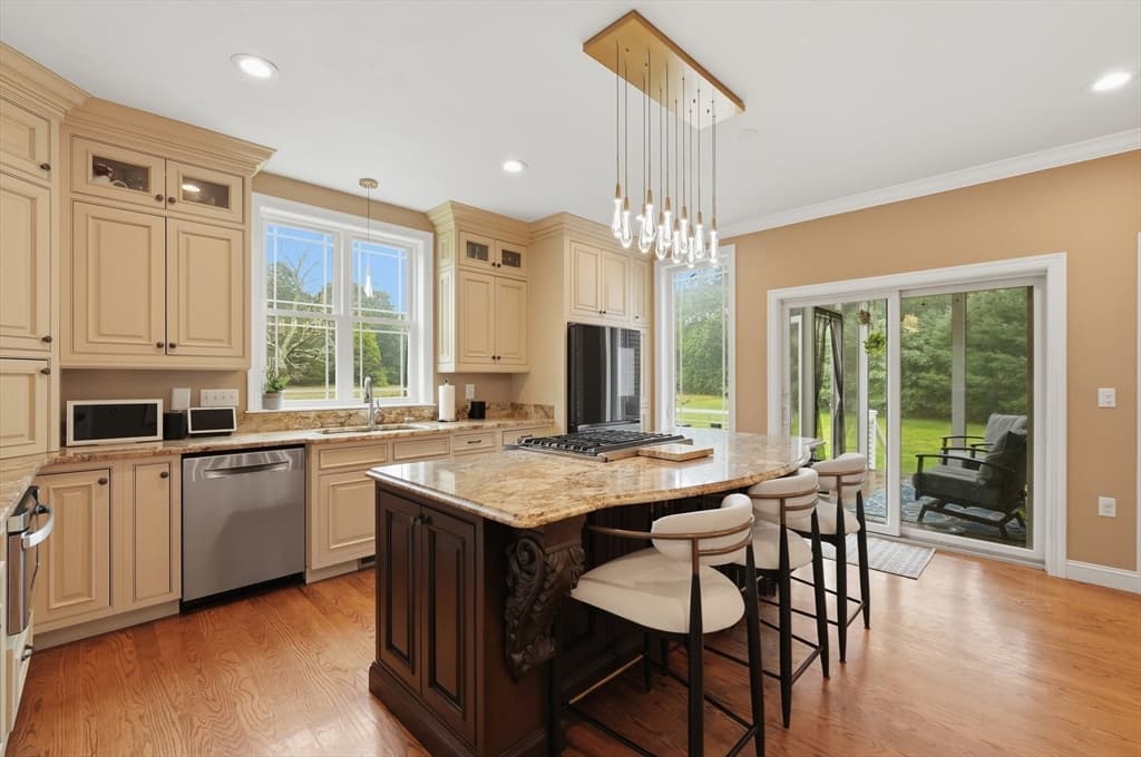223 Tiffany St, Attleboro MA 02703 photo 5