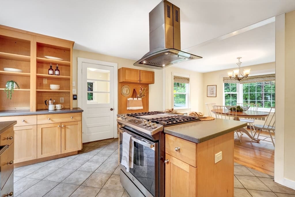 200 South Rd, Bedford MA 01730 photo 3